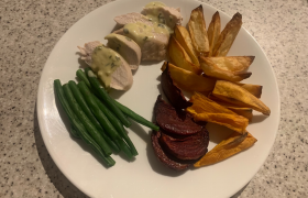 🟡 ✅  Baked Chicken Breast with a creamy lemony sauce with  Potato and Veggie Wedges